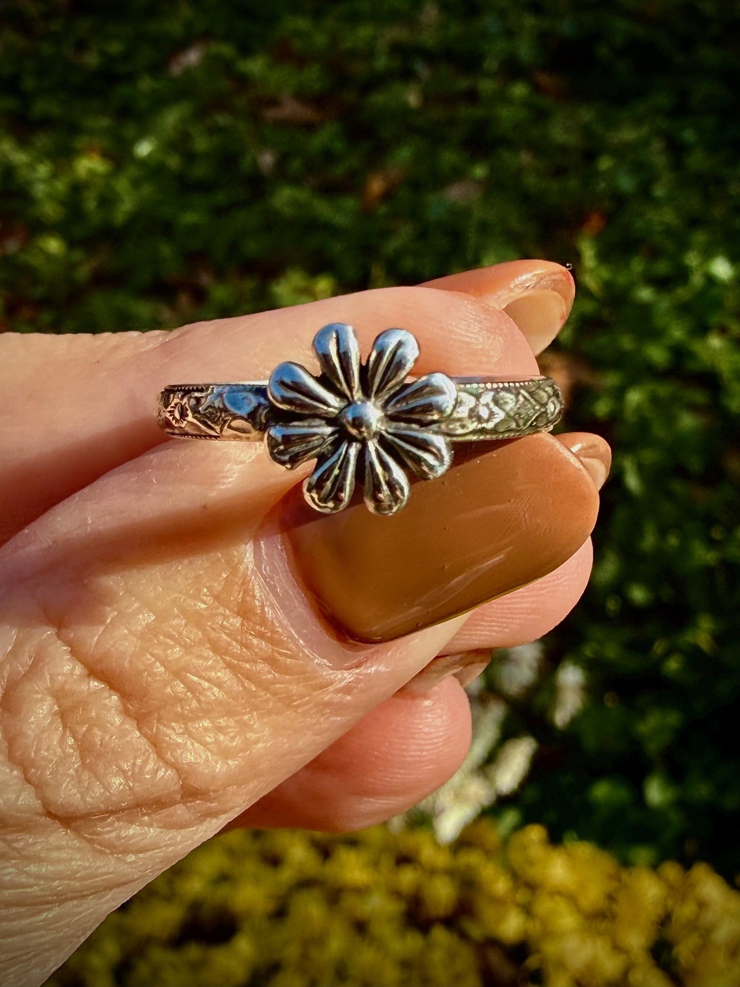 Simple Sterling Silver Flower Ring with Decorative Band (Size 8.25)