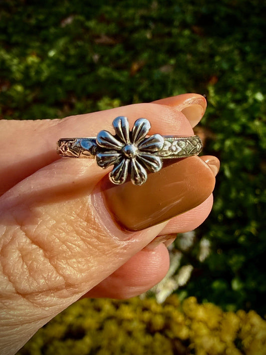 Simple Sterling Silver Flower Ring with Decorative Band (Size 8.25)