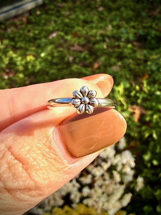 Simple Sterling Silver Small Flower Ring (Size 5.25)